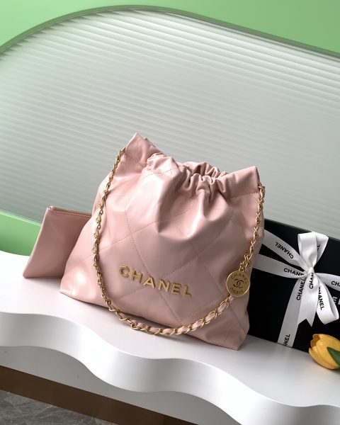 Chanel 22 Handbag