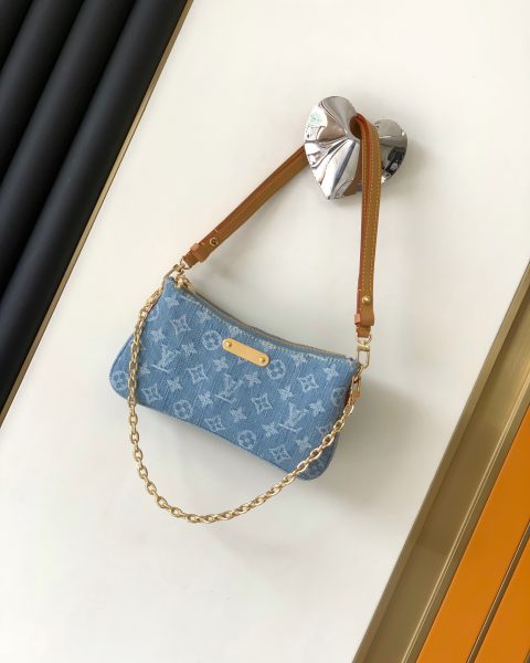 Louis Vuitton Liv Pochette