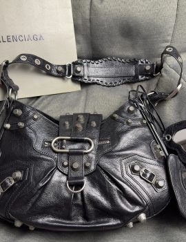Balenciaga Le Cagole Shoulder Bag in black Arena Lambskin, Aged-Silver Hardware