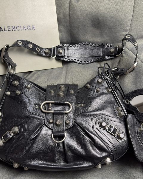 Balenciaga Le Cagole Shoulder Bag in black Arena Lambskin, Aged-Silver Hardware