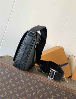 Louis Vuitton District PM Damier Infini