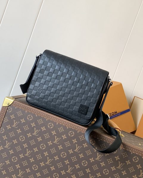 Louis Vuitton District PM Damier Infini