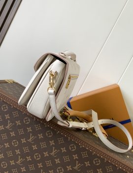 Louis Vuitton Pochette Métis